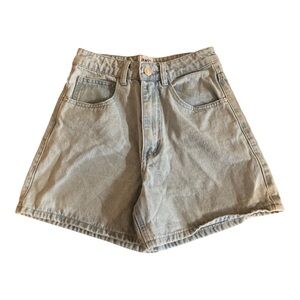 Princess Polly Light Denim High Waisted Jean Shorts sz 6